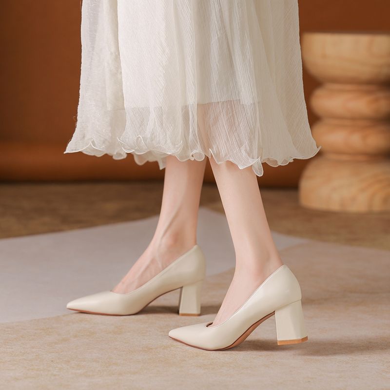 glossy thick heel pointed head - Women Fashion Model ulasan dan harga