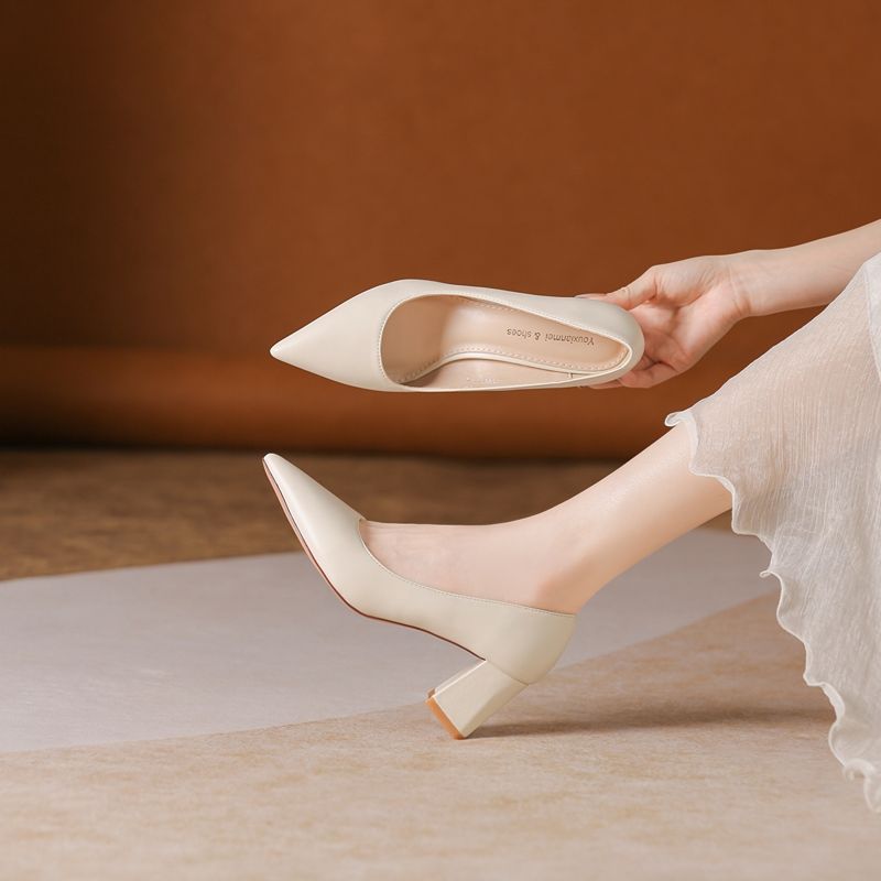 glossy thick heel pointed head - Women Fashion Model ulasan dan harga